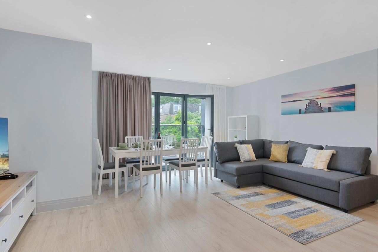 Spacious, 3 Bedroom, 2 Bathroom, Surbiton ภายนอก รูปภาพ