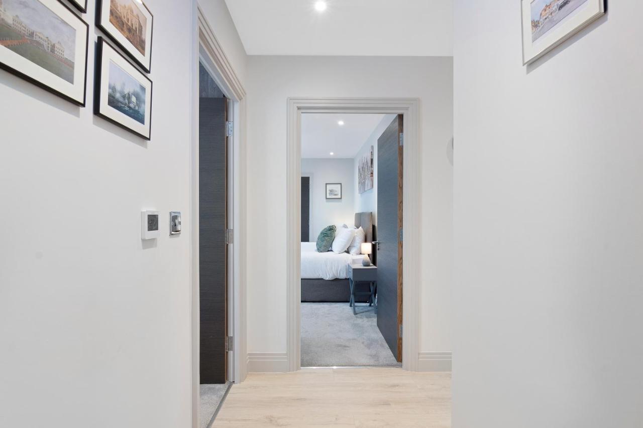 Spacious, 3 Bedroom, 2 Bathroom, Surbiton ภายนอก รูปภาพ