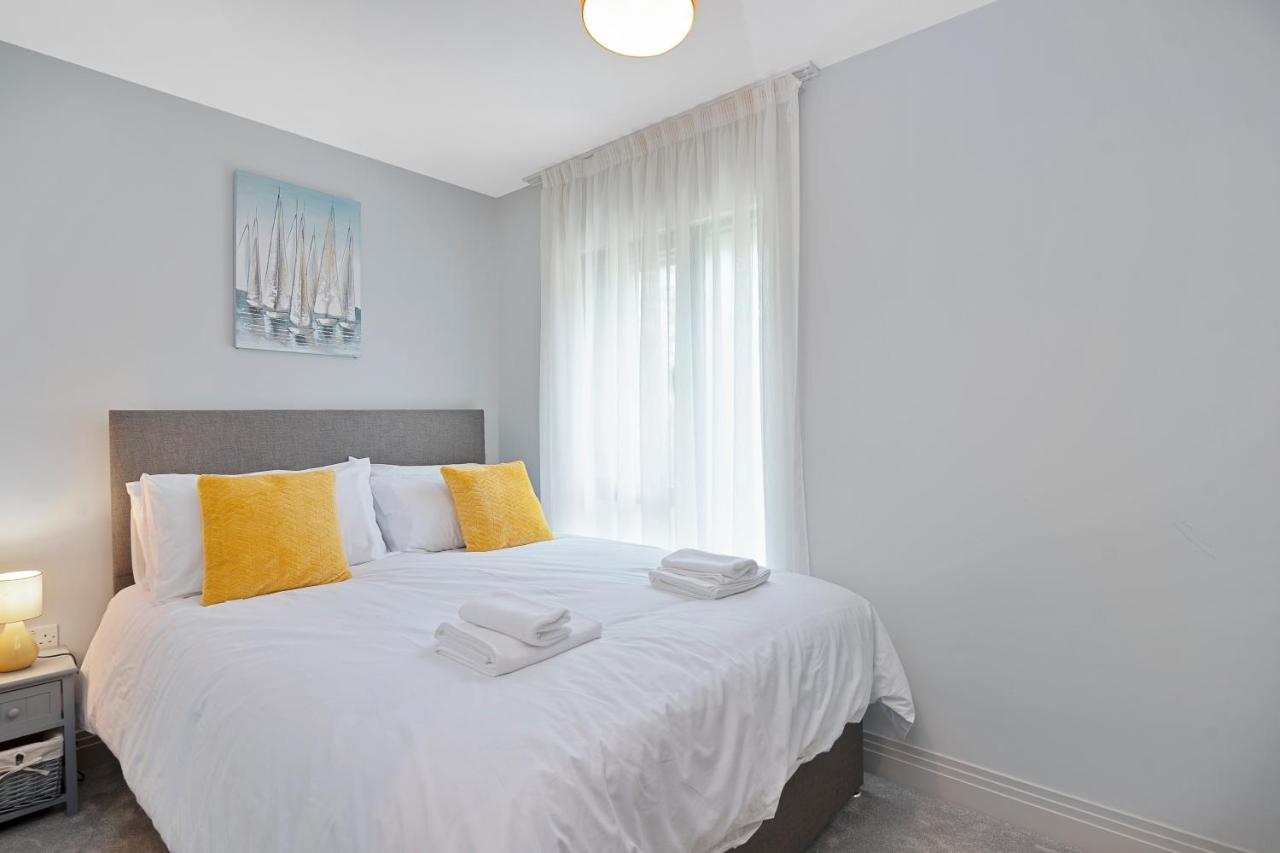 Spacious, 3 Bedroom, 2 Bathroom, Surbiton ภายนอก รูปภาพ
